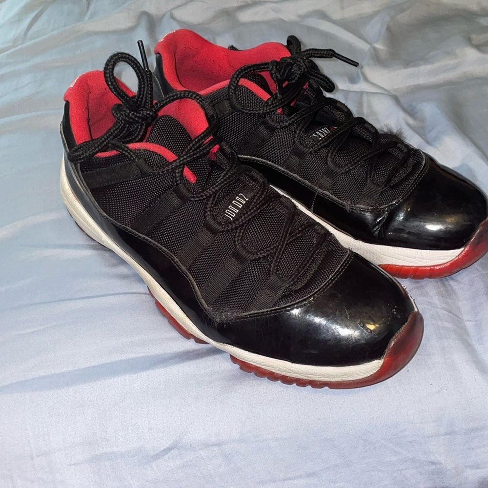 Jordan 11 low size 10.5 BREDS